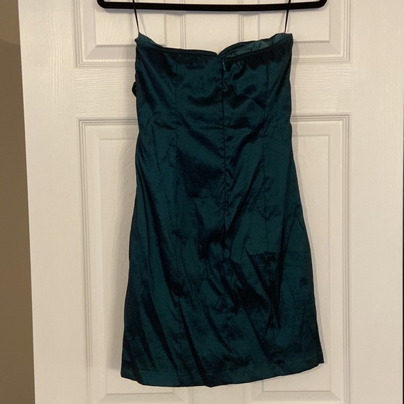 Deep green strapless mini dress - Picture 4 of 4